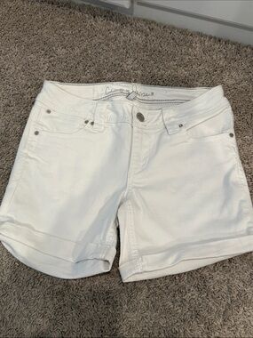 Chip & Pepper White Cuffed Denim Shorts